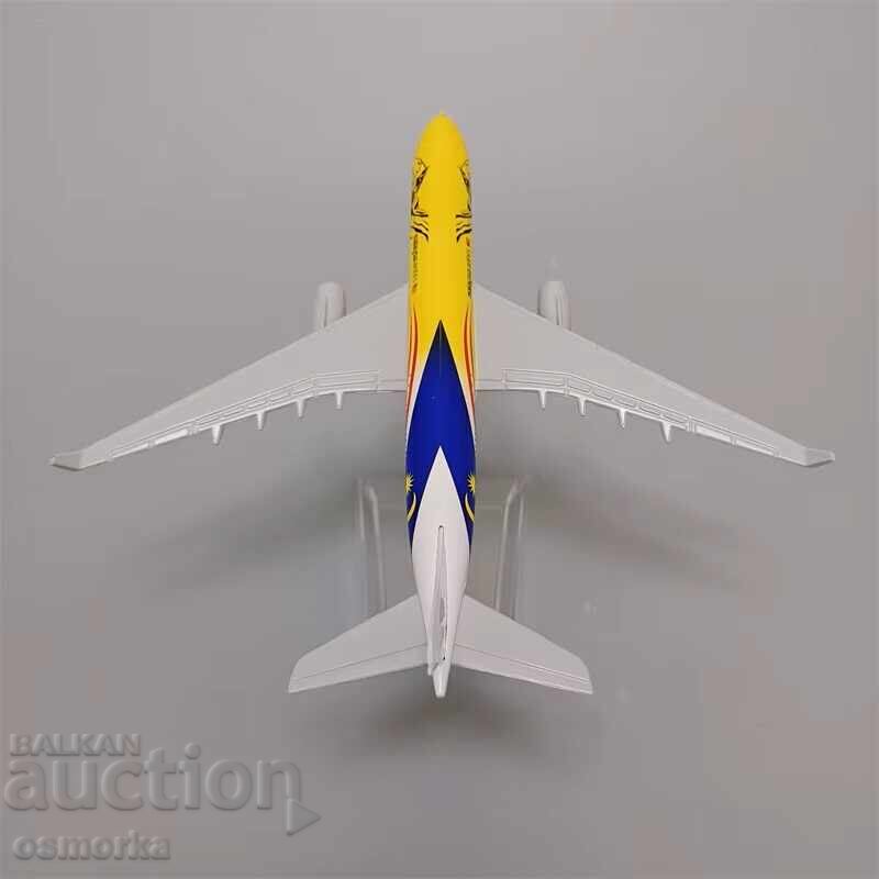 Auction Airbus 330 airplane model Malaysia Airlines metal Auction Airbus 330 airplane model Malaysia Airlines metal