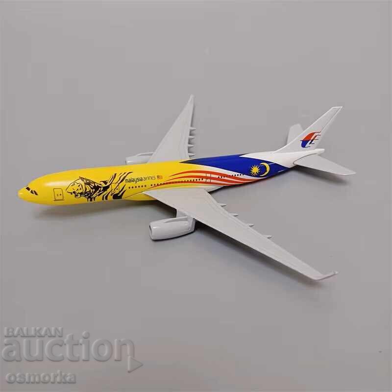 Airbus 330 airplane model Malaysia Airlines metal - 6 Airbus 330 airplane model Malaysia Airlines metal - 6