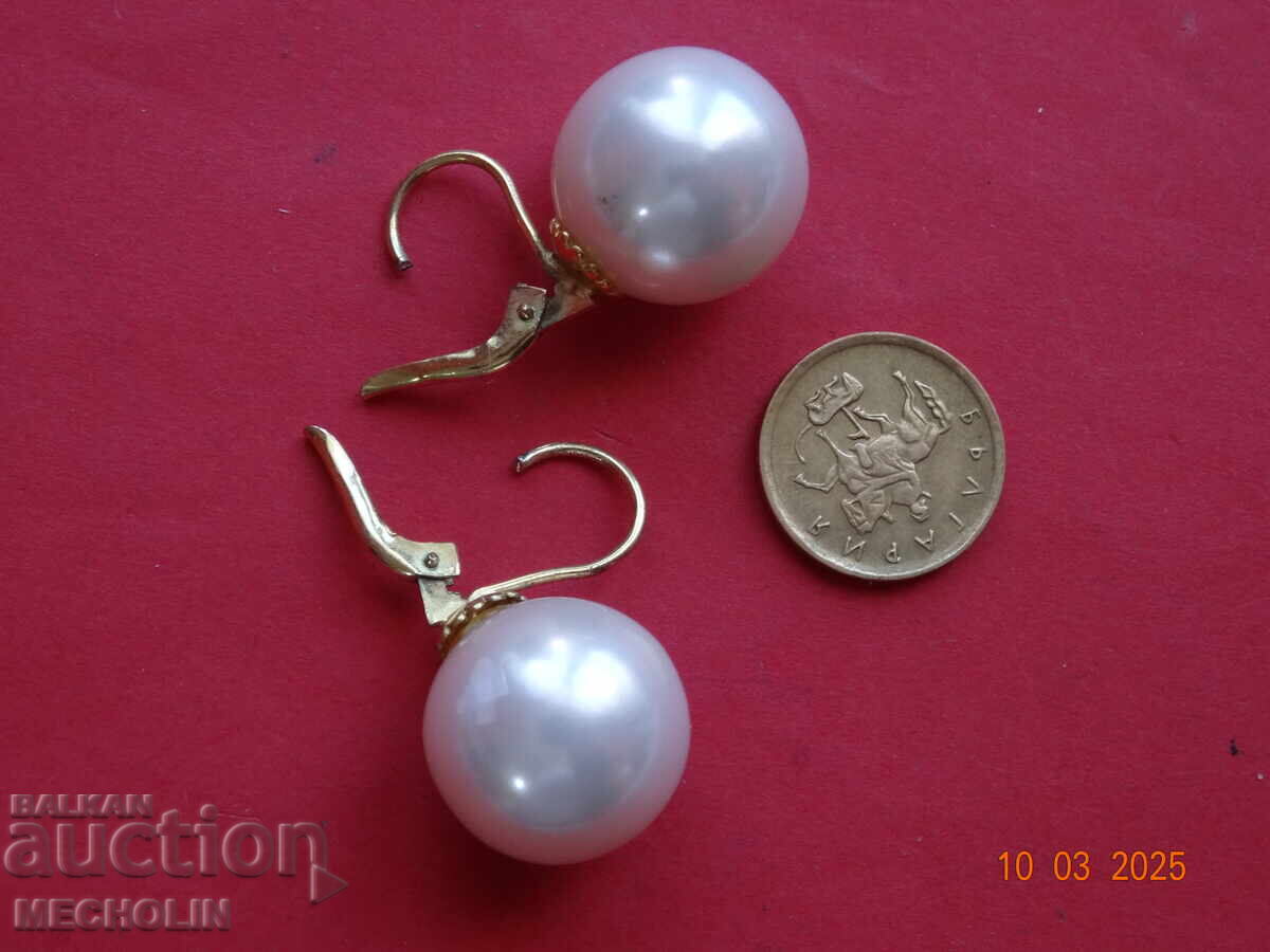 CERCEI VECHI cu preț 8.00 BGN | € 4.09 CERCEI VECHI cu preț 8.00 BGN | € 4.09