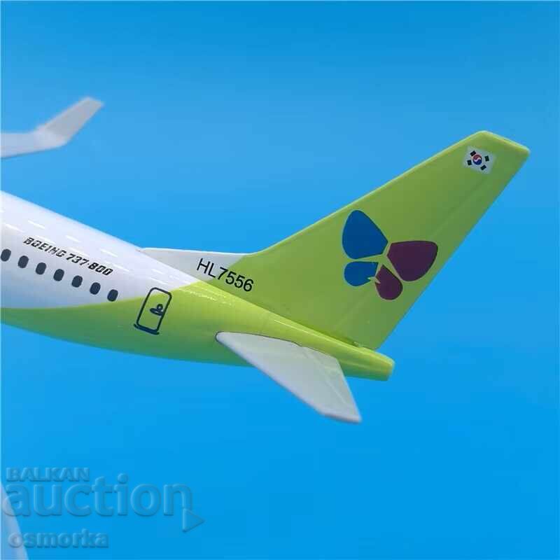Delivery of Boeing 737 airplane model Jin Air metal low-flying aircraft Delivery of Boeing 737 airplane model Jin Air metal low-flying aircraft