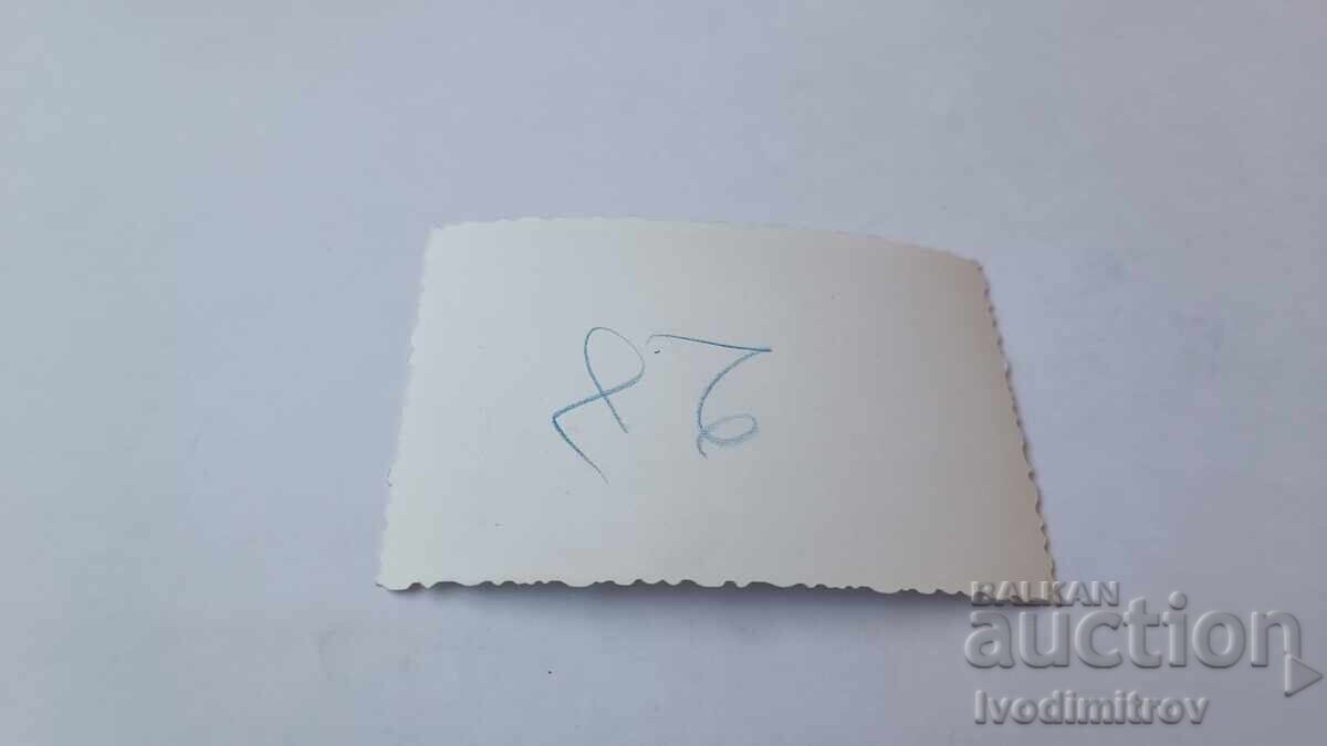 Φωτογραφία Νέοι άνδρες και γυναίκες στην παραλία με τιμή 1.85 BGN | € 0.95 Φωτογραφία Νέοι άνδρες και γυναίκες στην παραλία με τιμή 1.85 BGN | € 0.95