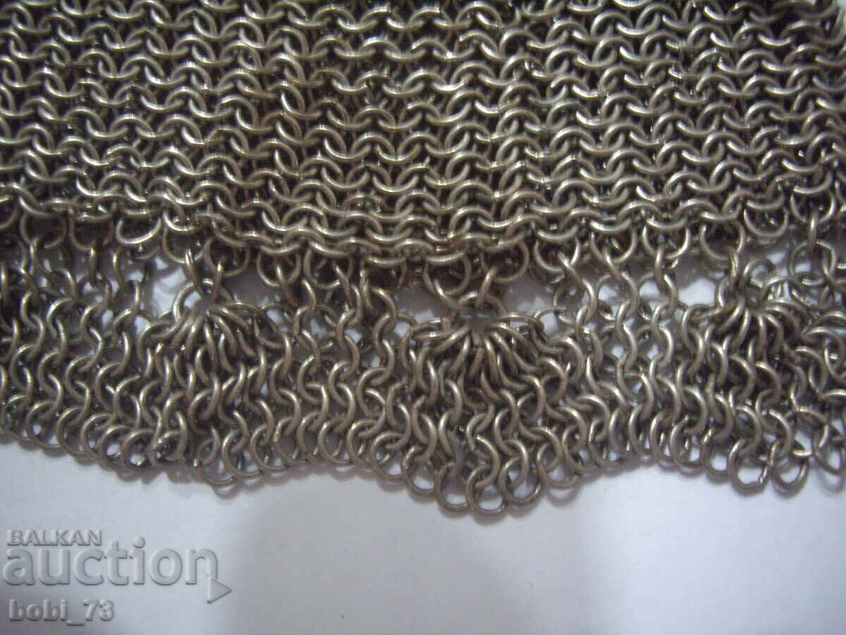 O poșetă din piele pentru femei bătrâne. cu preț 60.00 BGN | € 30.68 O poșetă din piele pentru femei bătrâne. cu preț 60.00 BGN | € 30.68