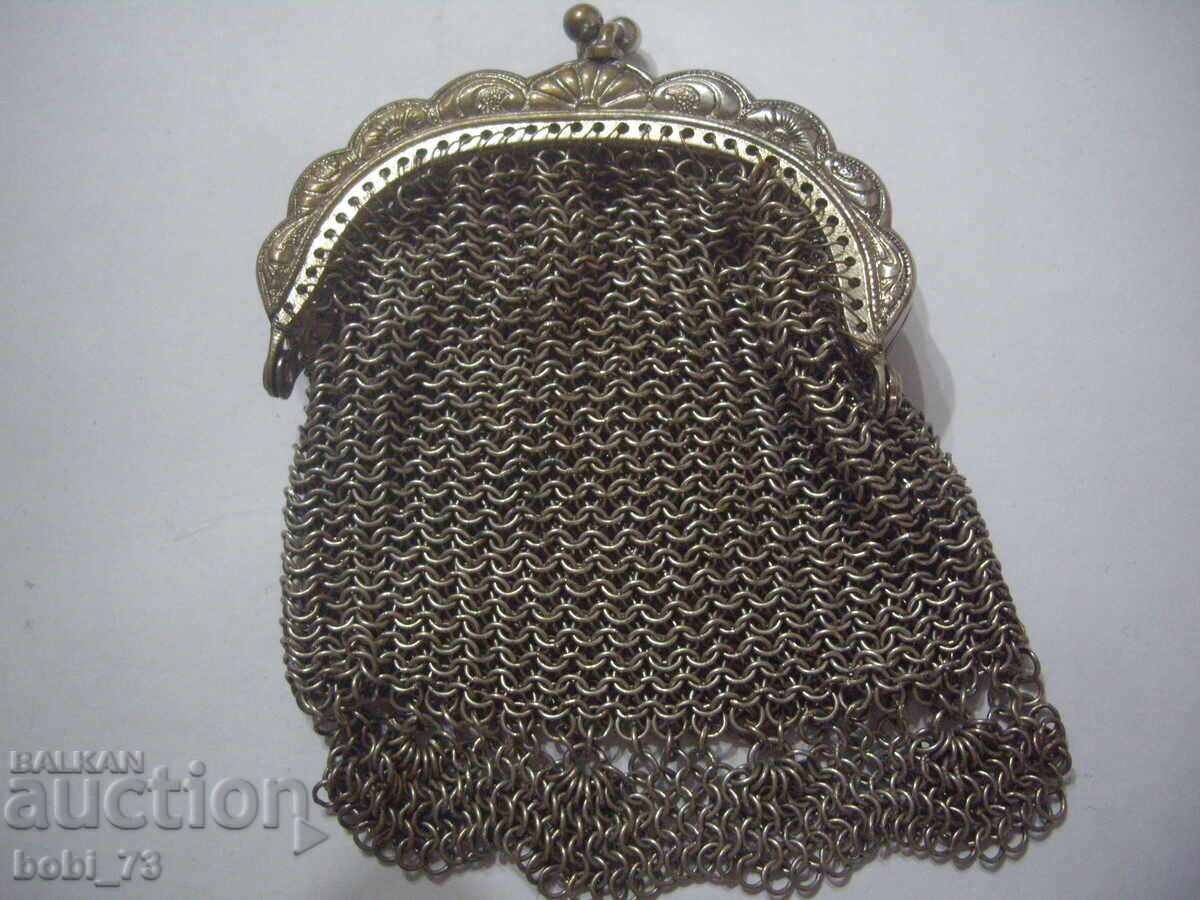 Licitație O poșetă din piele pentru femei bătrâne. Licitație O poșetă din piele pentru femei bătrâne.