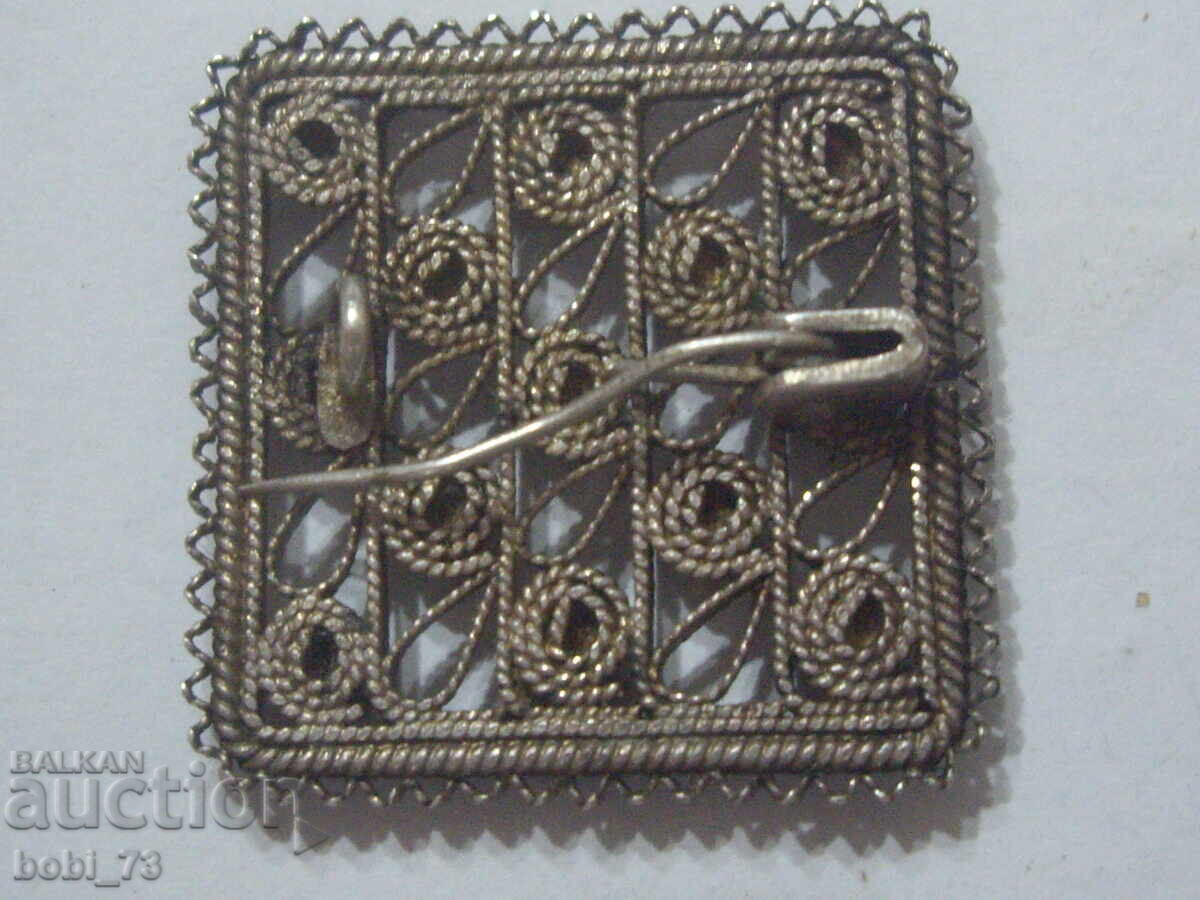 Μια παλιά ασημένια καρφίτσα. με τιμή 15.00 BGN | € 7.67 Μια παλιά ασημένια καρφίτσα. με τιμή 15.00 BGN | € 7.67