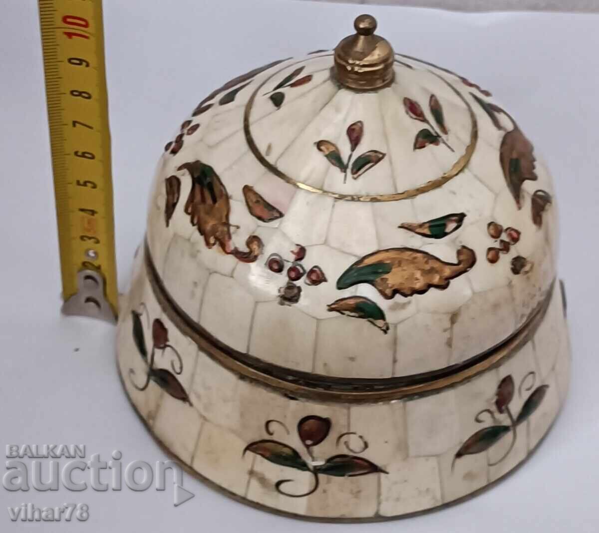 Мароканска декоративна кутия с цена 99.99 лв. | € 51.12 Мароканска декоративна кутия с цена 99.99 лв. | € 51.12