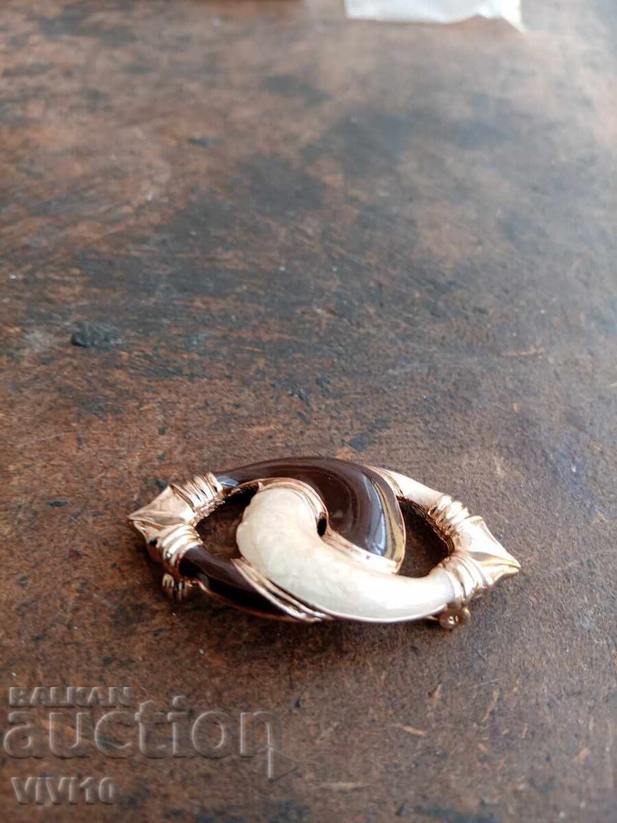 Antique Enamel Brooch with price 30.00 BGN | € 15.34 Antique Enamel Brooch with price 30.00 BGN | € 15.34