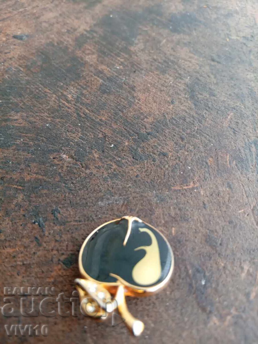 Antique Enamel Brooch with price 20.00 BGN | € 10.23 Antique Enamel Brooch with price 20.00 BGN | € 10.23