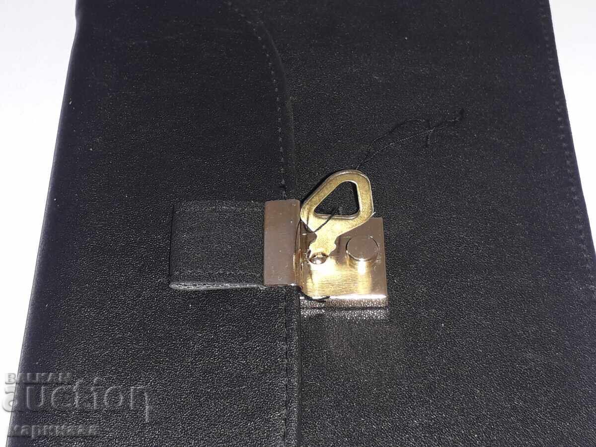 Delivery of DOCUMENT BAG WITH LOCK