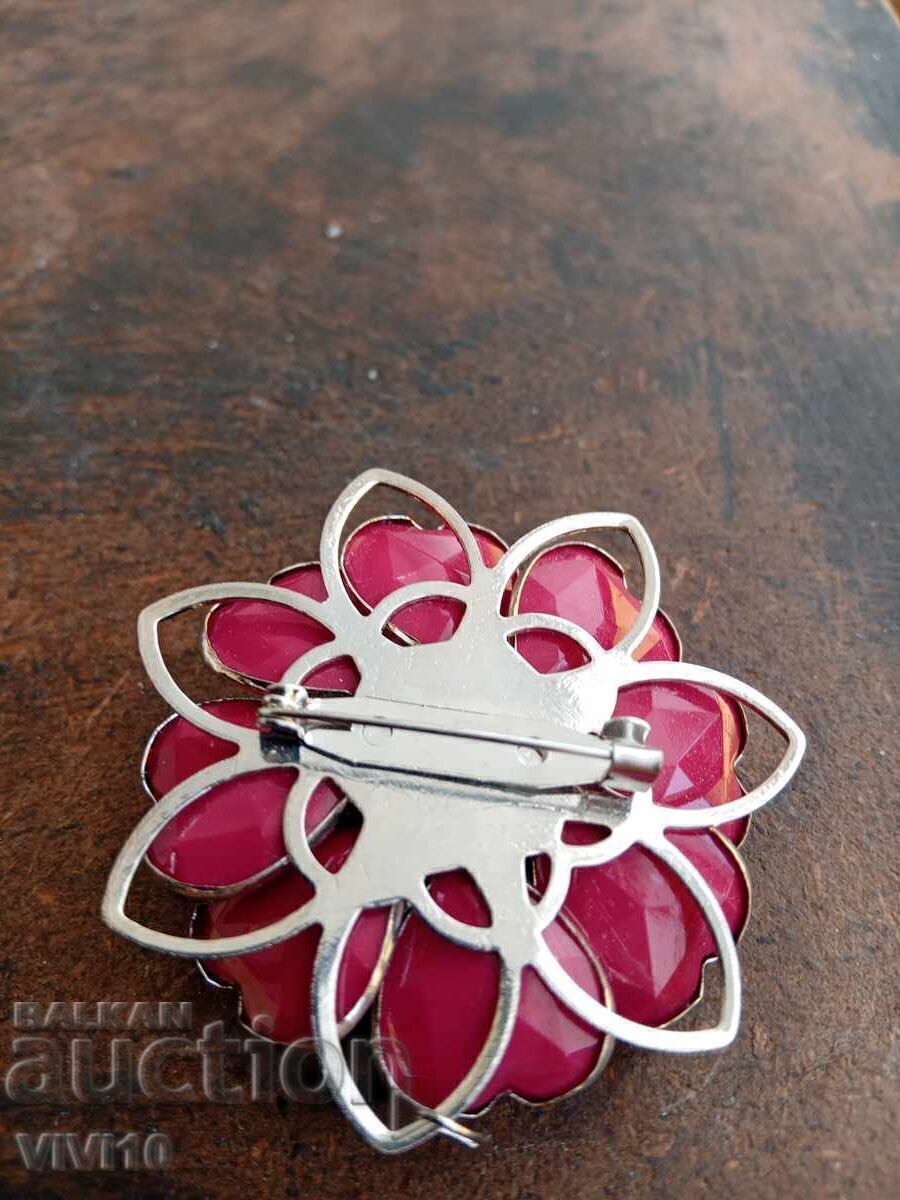 Auction  Antique brooch
