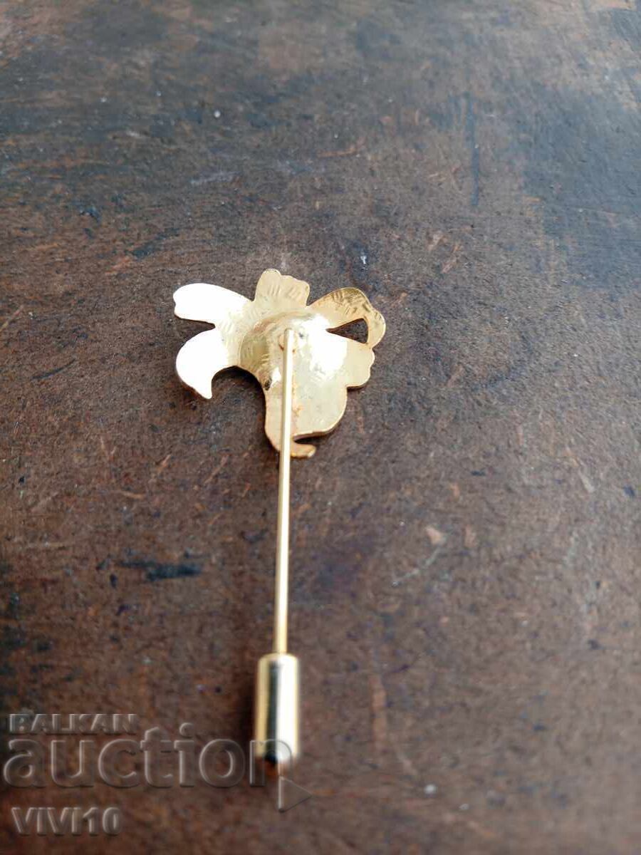 Auction  Antique enamel brooch, cloisonné