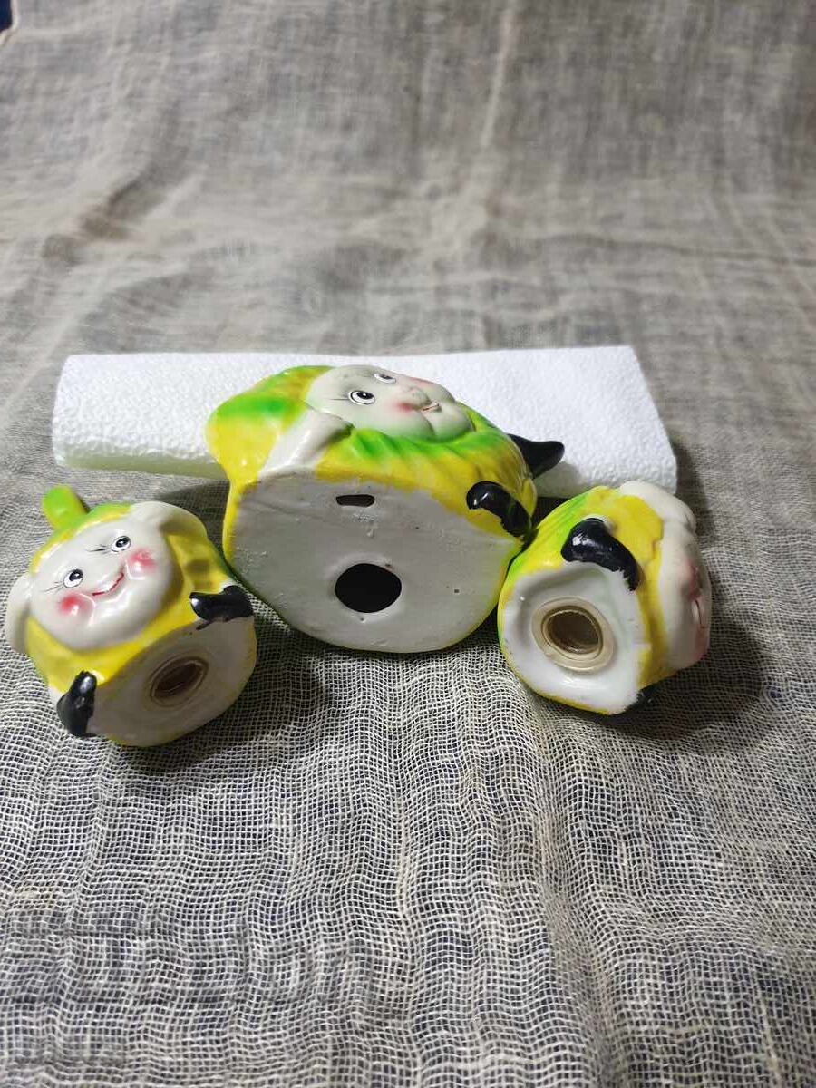Porcelain salt and pepper shakers and napkin holder with a cheerful children's motif - 5