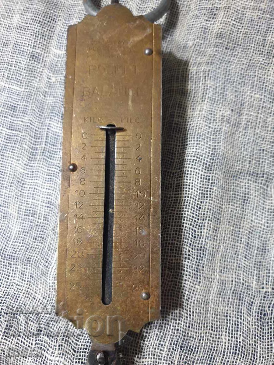 Antique balance scale with price 20.00 BGN | € 10.23