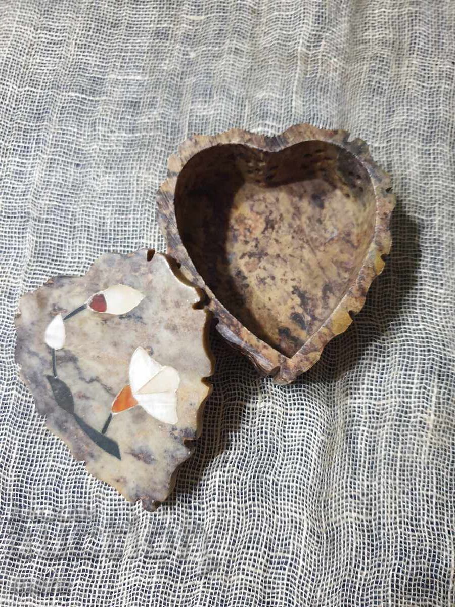 Auction Lacy heart-shaped jewelry box Auction Lacy heart-shaped jewelry box