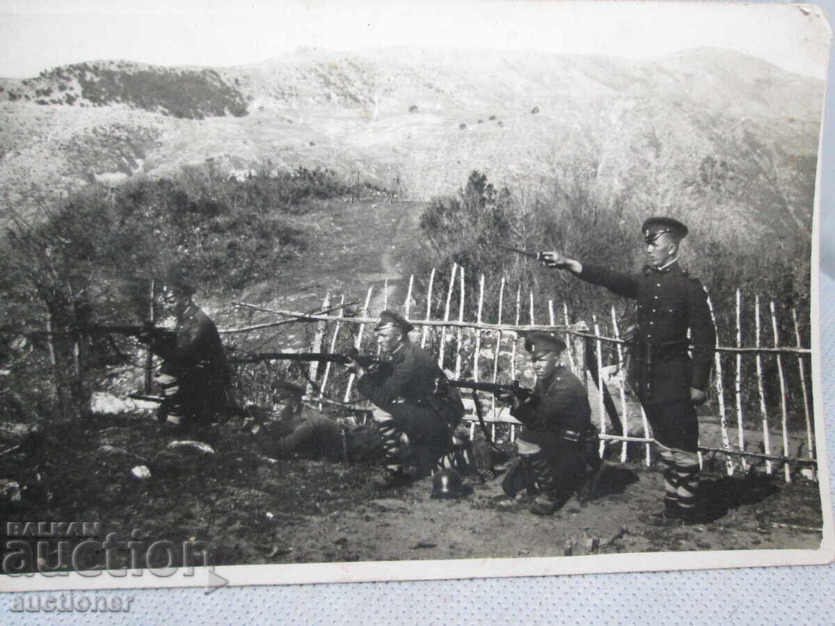 Auction AT THE BORDER, BORDER GUARDS STAND AROUND 1920 - TRAINING SHOOTING Auction AT THE BORDER, BORDER GUARDS STAND AROUND 1920 - TRAINING SHOOTING