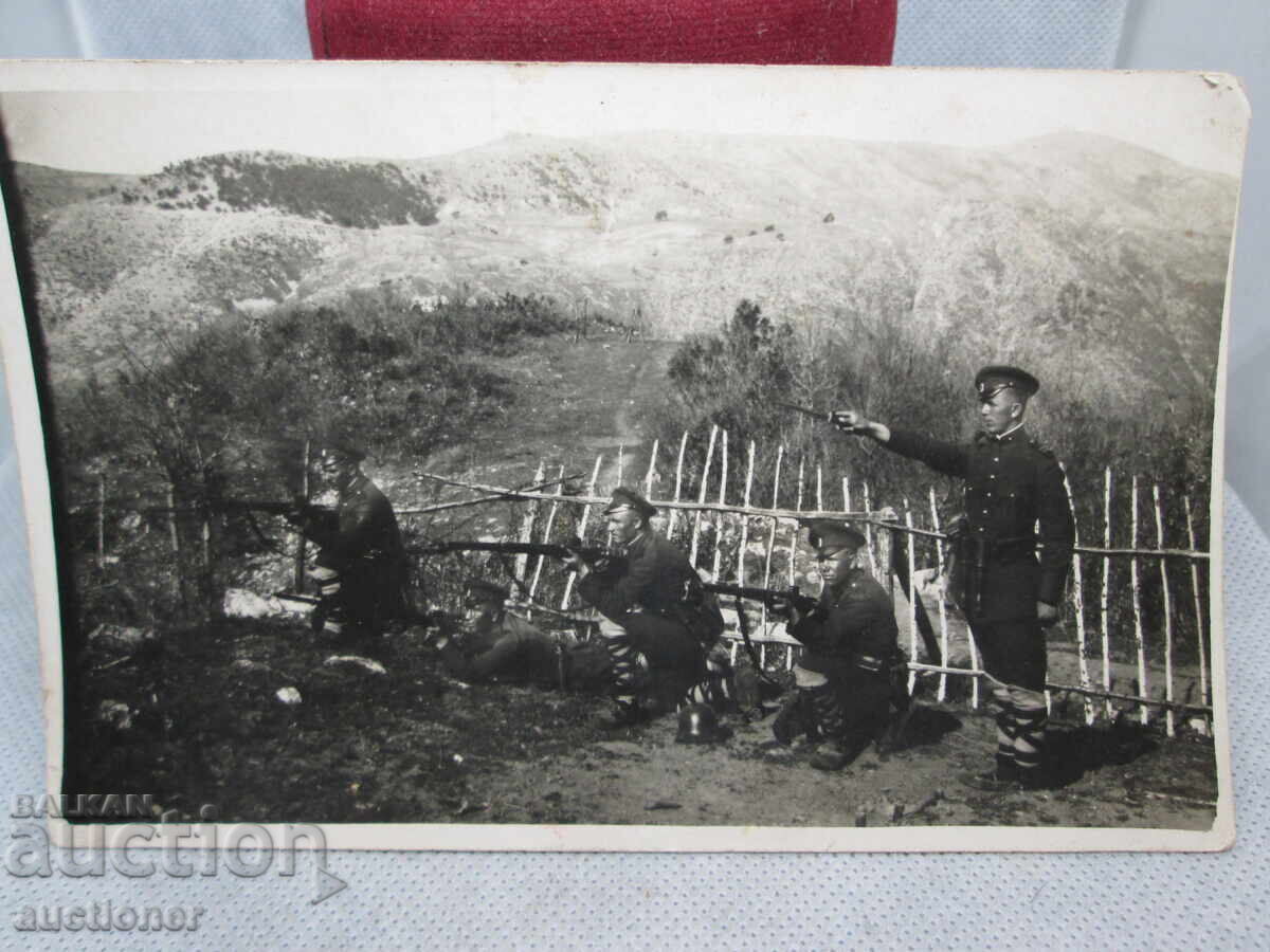 AT THE BORDER, BORDER GUARDS STAND AROUND 1920 - TRAINING SHOOTING AT THE BORDER, BORDER GUARDS STAND AROUND 1920 - TRAINING SHOOTING