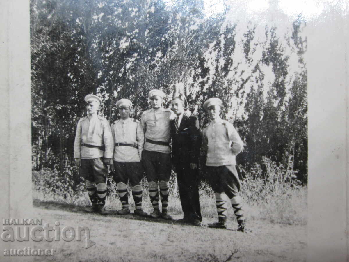 AT THE BORDER, BORDER GUARDS STANDING, AROUND 1920 with price 30.00 BGN | € 15.34 AT THE BORDER, BORDER GUARDS STANDING, AROUND 1920 with price 30.00 BGN | € 15.34