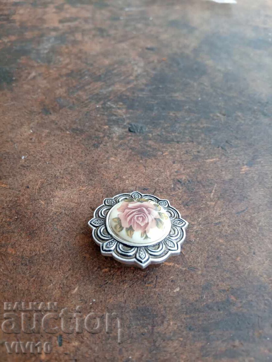 Antique porcelain brooch, clip with price € 15.00 | 29.34 BGN Antique porcelain brooch, clip with price € 15.00 | 29.34 BGN