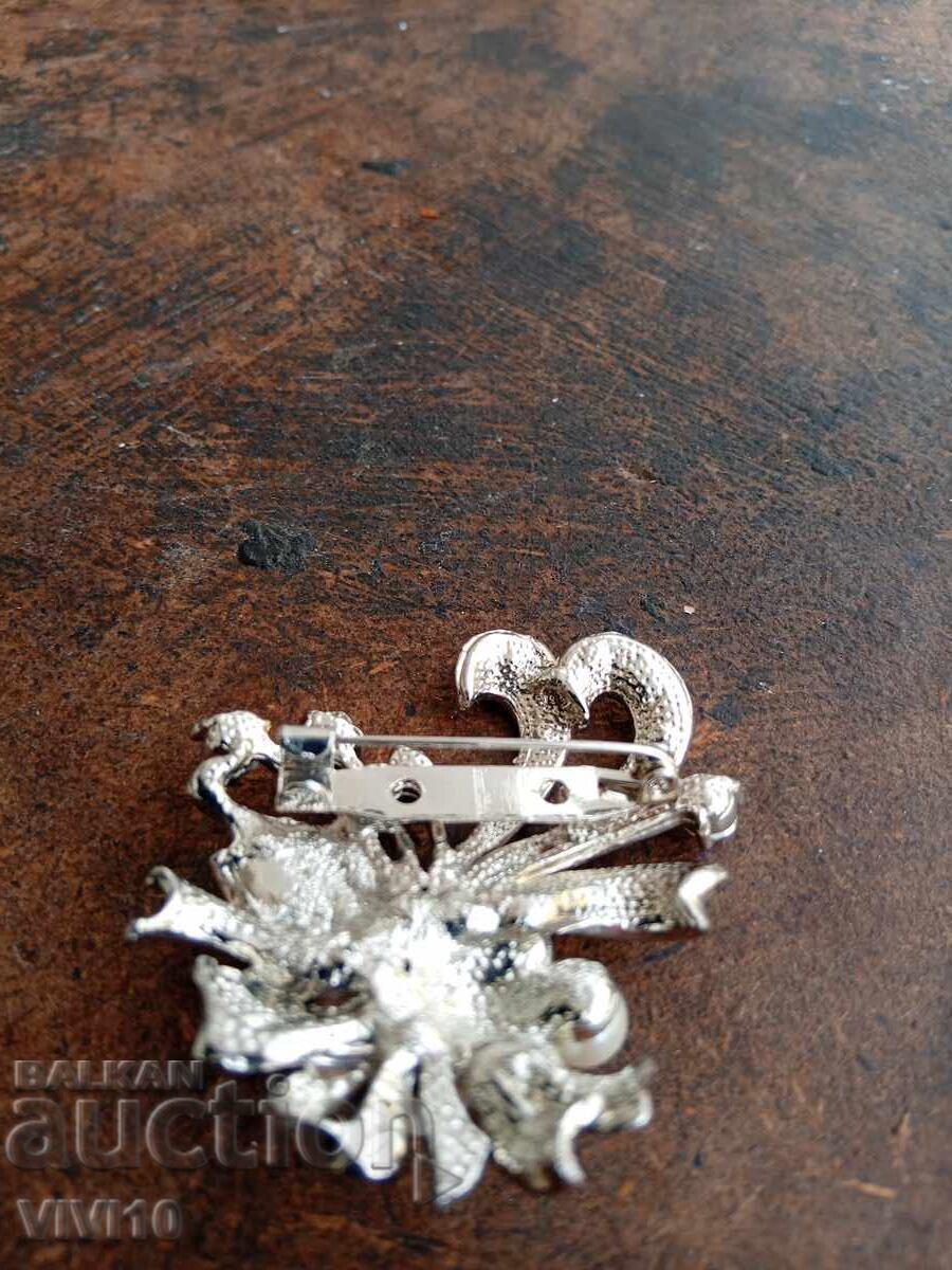 Auction Antique brooch with pearls Auction Antique brooch with pearls