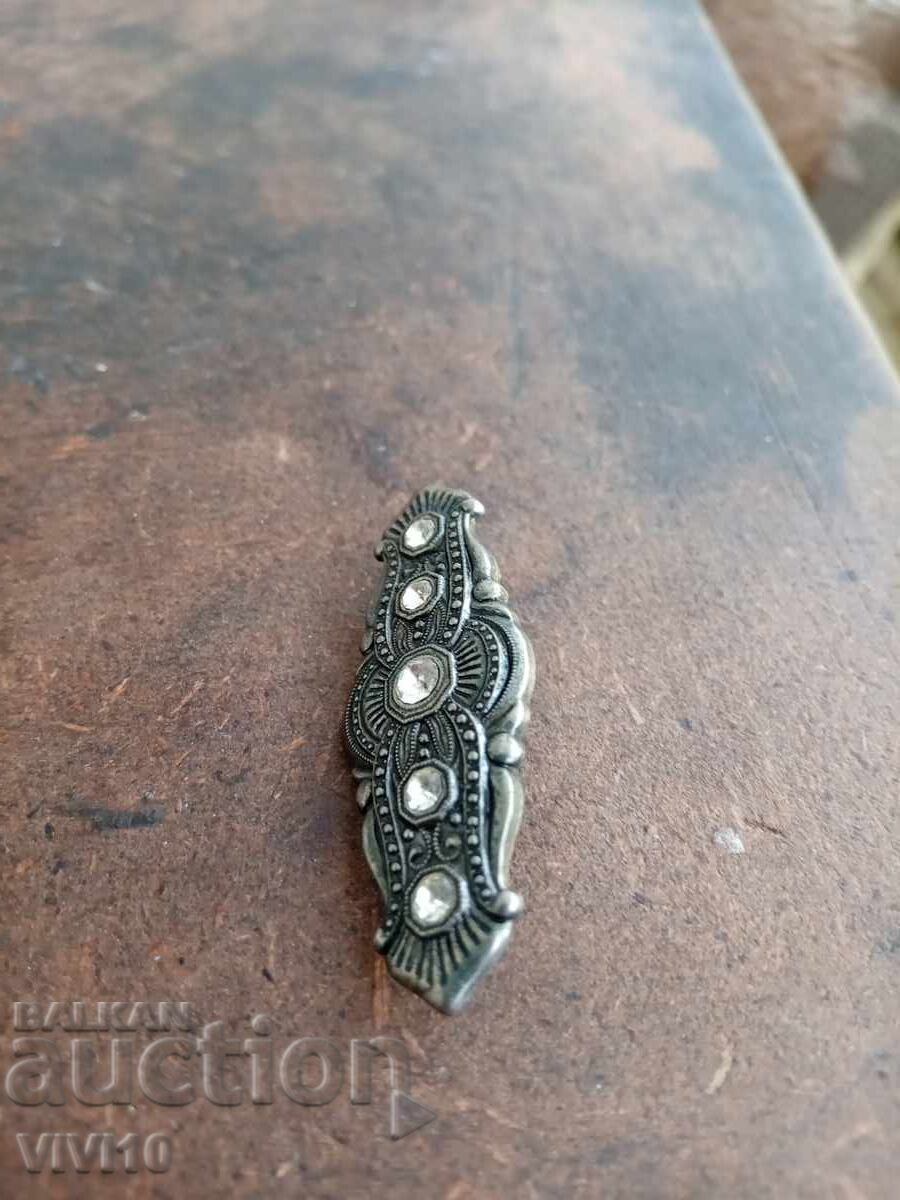 Antique brooch with price 20.00 BGN | € 10.23 Antique brooch with price 20.00 BGN | € 10.23