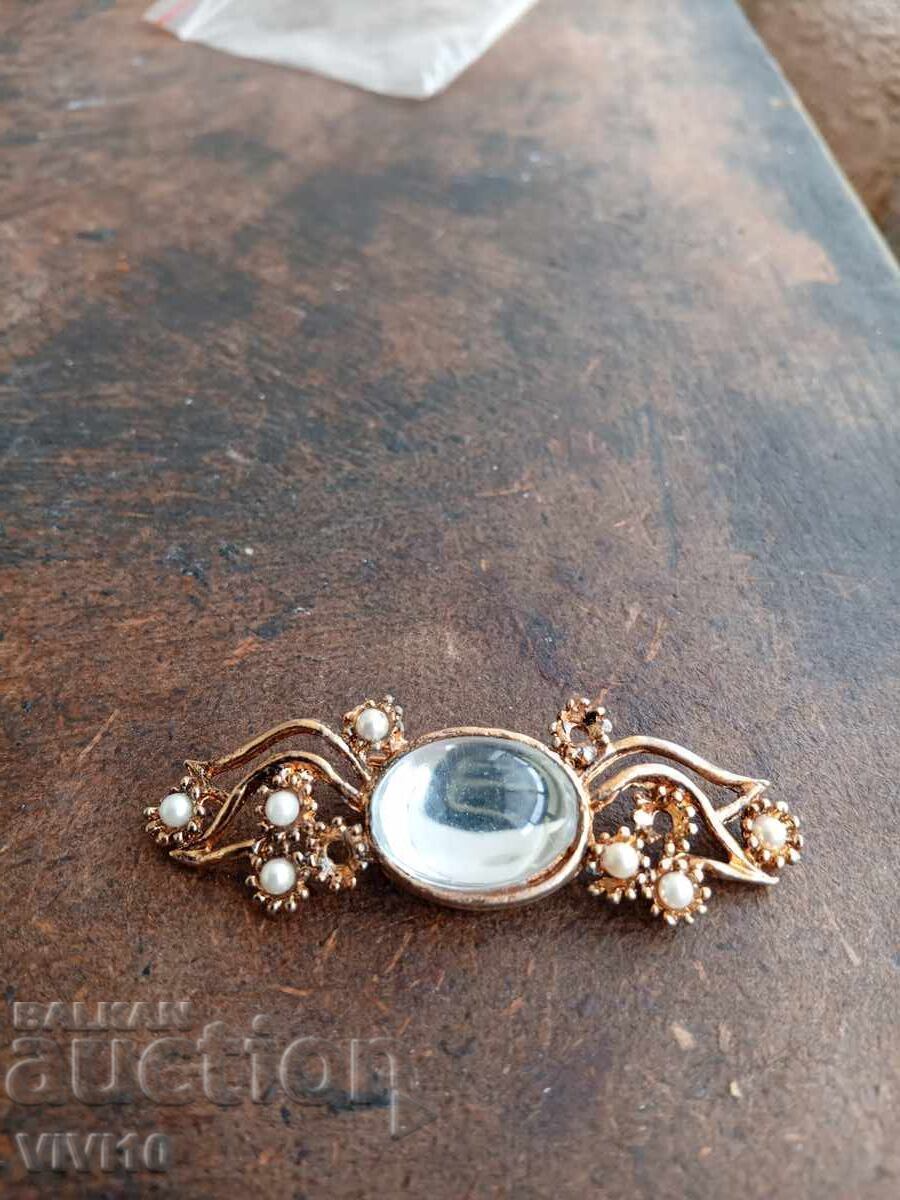 Старинна брошка с перли Старинна брошка с перли