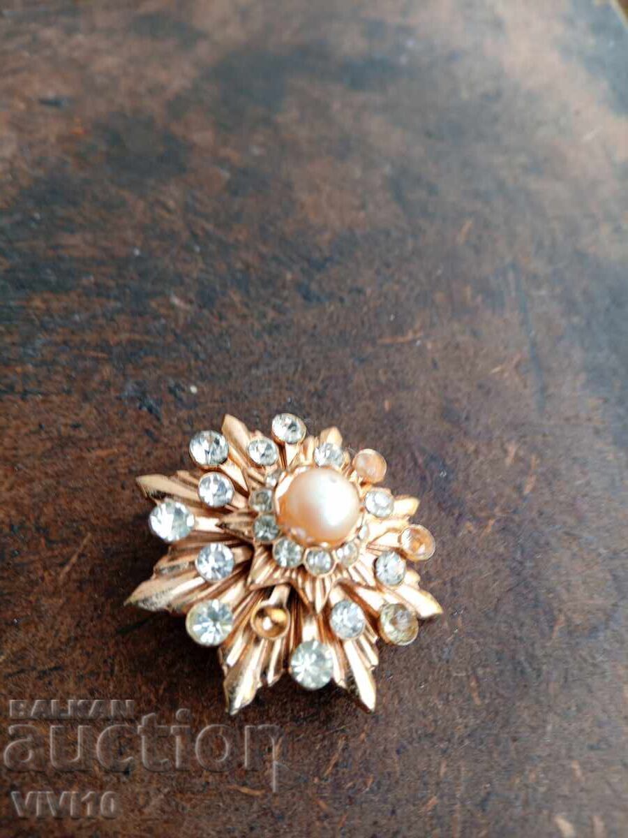 Brosa antica cu pietre cu preț € 15.00 | 29.34 BGN