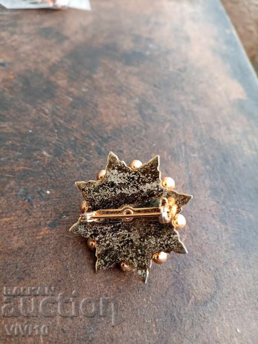 Auction  Antique brooch with stones