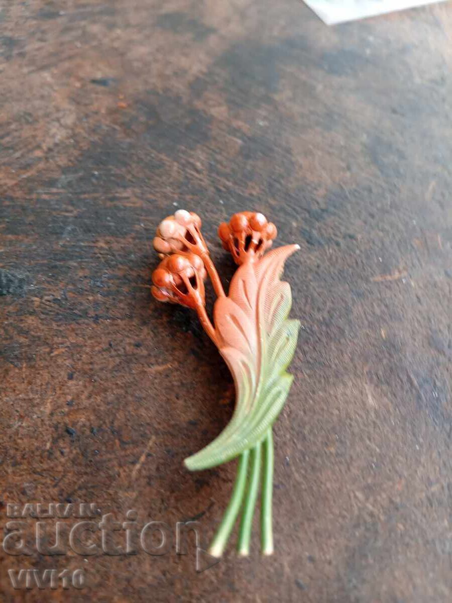 Antique flower brooch with price 20.00 BGN | € 10.23 Antique flower brooch with price 20.00 BGN | € 10.23