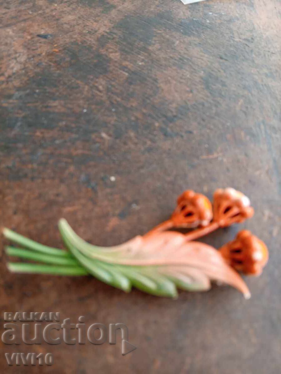 Antique flower brooch Antique flower brooch