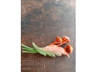 Brosa cu flori antice