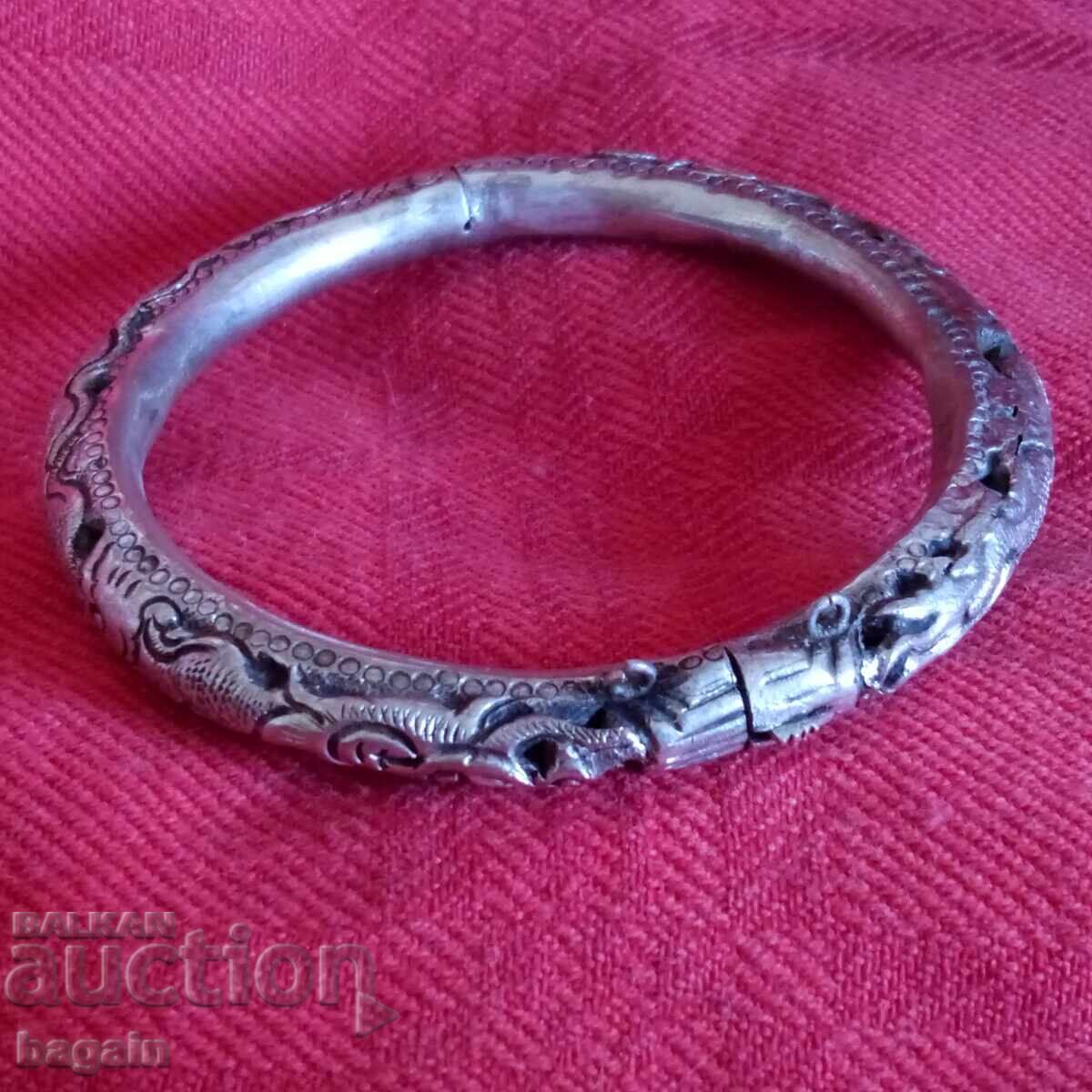 Antique Chinese bracelet with price 50.00 BGN | € 25.56 Antique Chinese bracelet with price 50.00 BGN | € 25.56