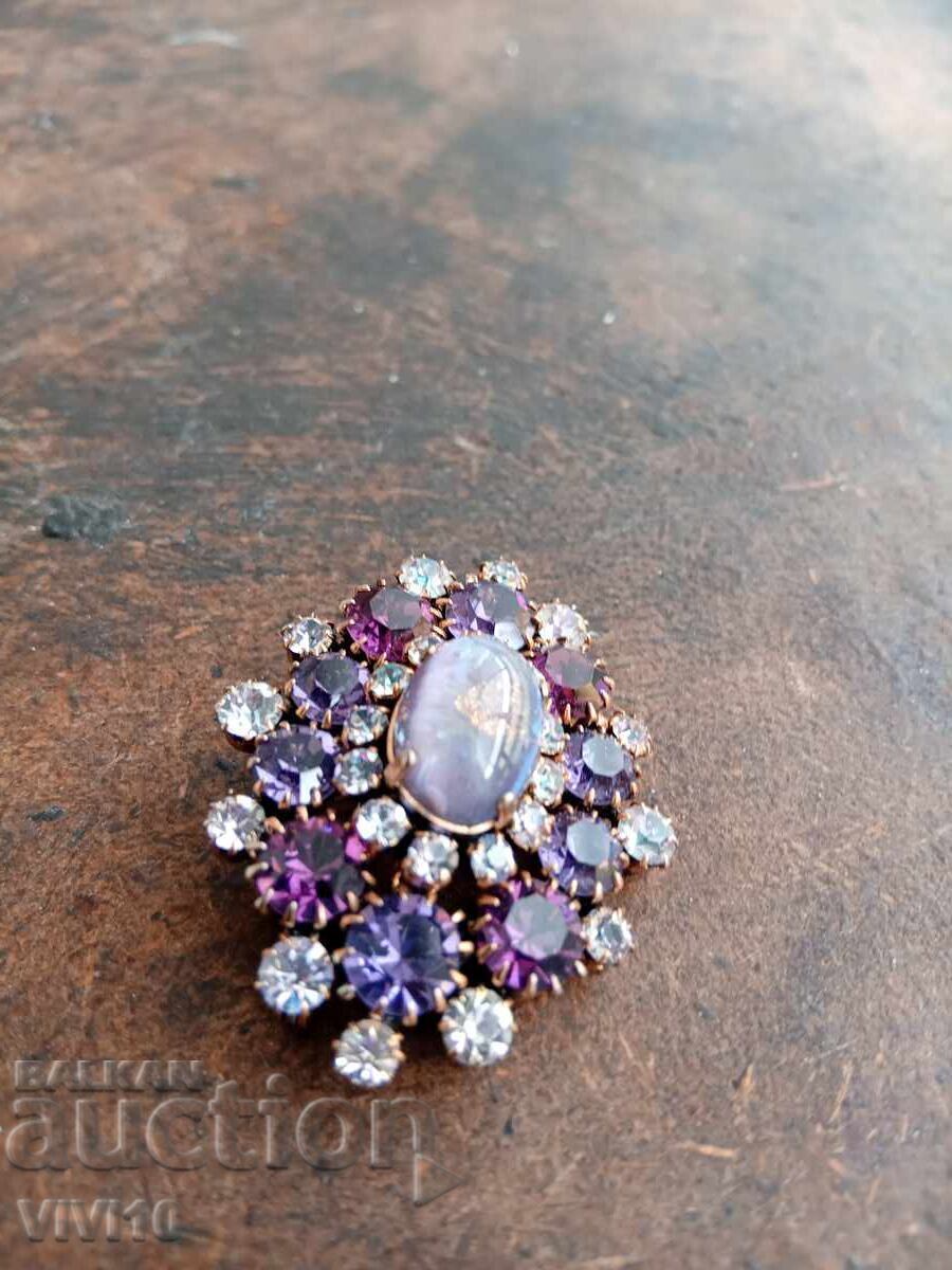 Antique brooch with stones with price 40.00 BGN | € 20.45 Antique brooch with stones with price 40.00 BGN | € 20.45