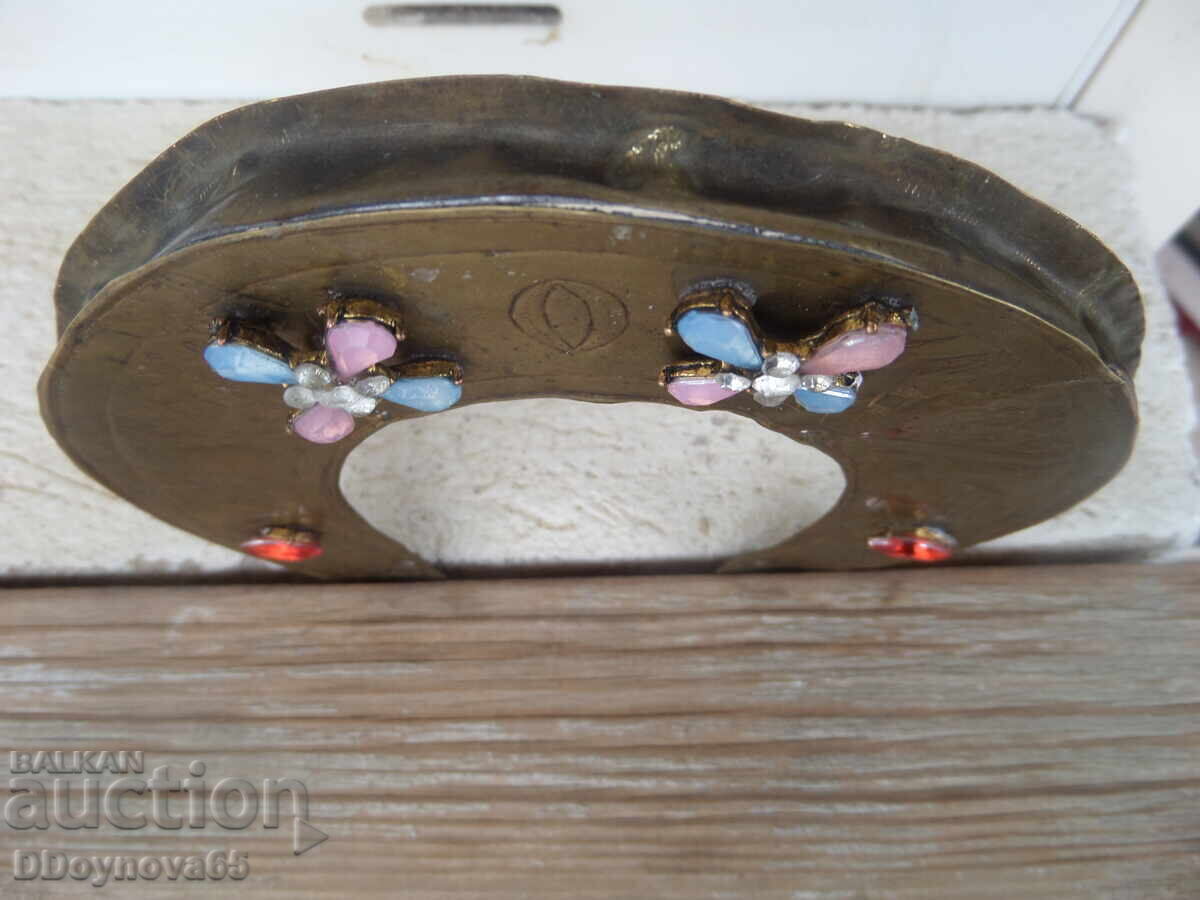 Delivery of A halo of a Russian icon Delivery of A halo of a Russian icon