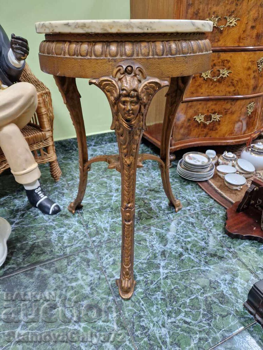 Δημοπρασία Μοναδικό αντίκα μεταλλικό τραπεζάκι κήπου Δημοπρασία Μοναδικό αντίκα μεταλλικό τραπεζάκι κήπου