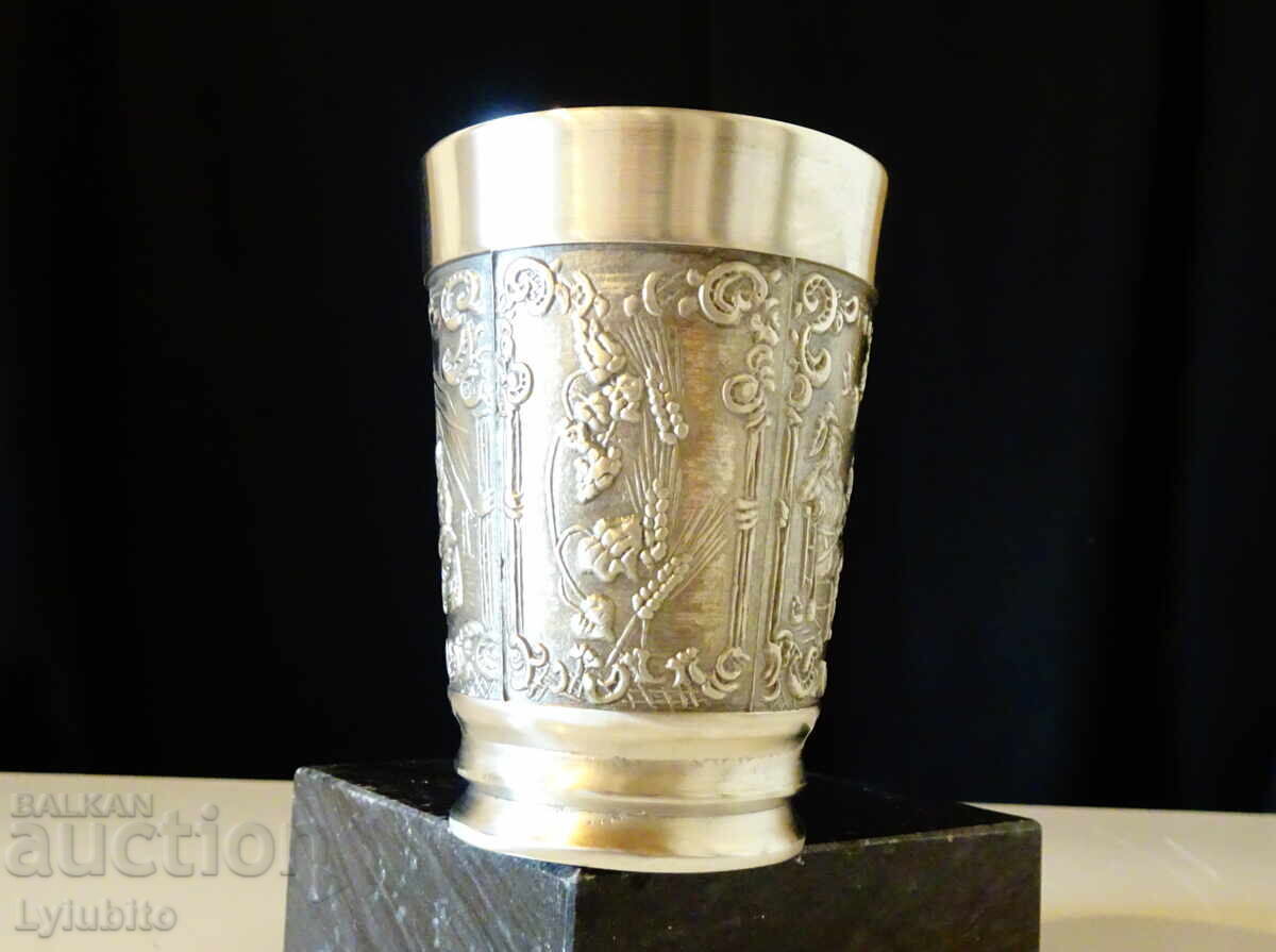 Pewter wine cup, hunting pictures, wine and beer with price 48.00 BGN | € 24.54 Pewter wine cup, hunting pictures, wine and beer with price 48.00 BGN | € 24.54