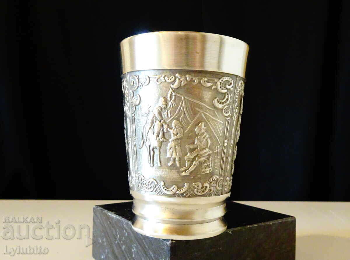 Pewter wine cup, hunting pictures, wine and beer Pewter wine cup, hunting pictures, wine and beer