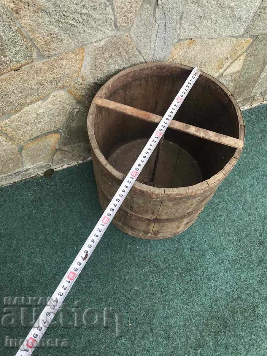 HORSE FEEDER MEASURING CONTAINER FOR HORSES WOOD METAL MARKING with price 60.00 BGN | € 30.68