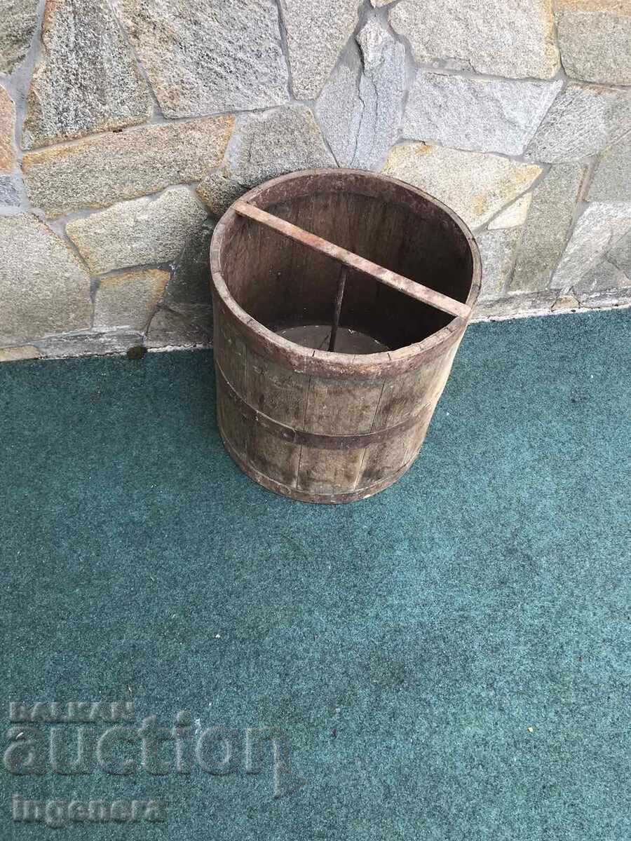 HORSE FEEDER MEASURING CONTAINER FOR HORSES WOOD METAL MARKING