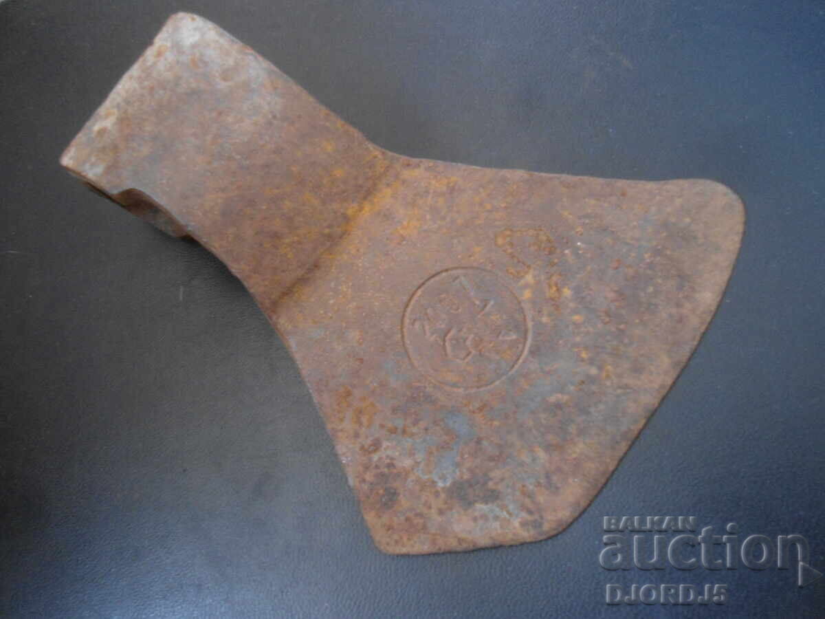Old axe, hatchet, axe, marking, 0.955 kg Old axe, hatchet, axe, marking, 0.955 kg