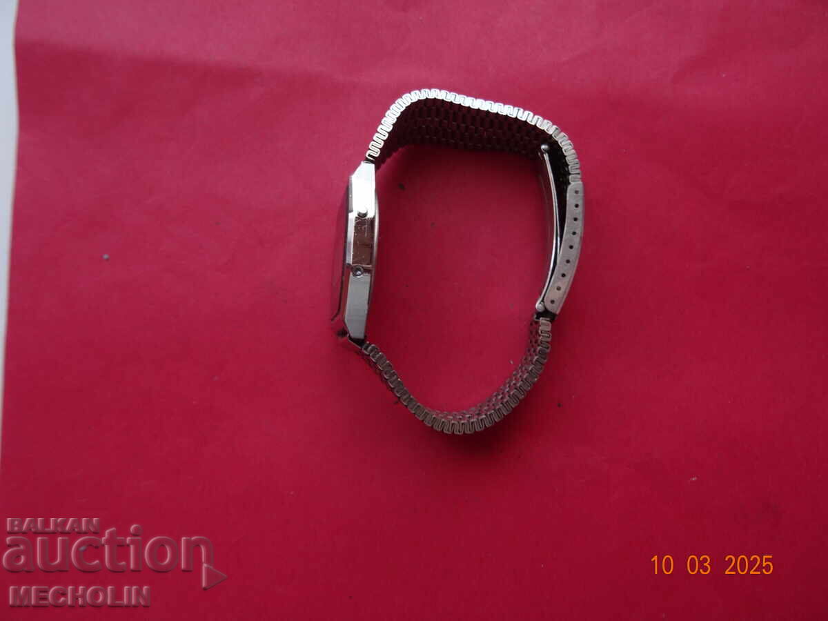 Auction COLLECTOR'S RUSSIAN WATCH QUARTZ SIGNAL Auction COLLECTOR'S RUSSIAN WATCH QUARTZ SIGNAL