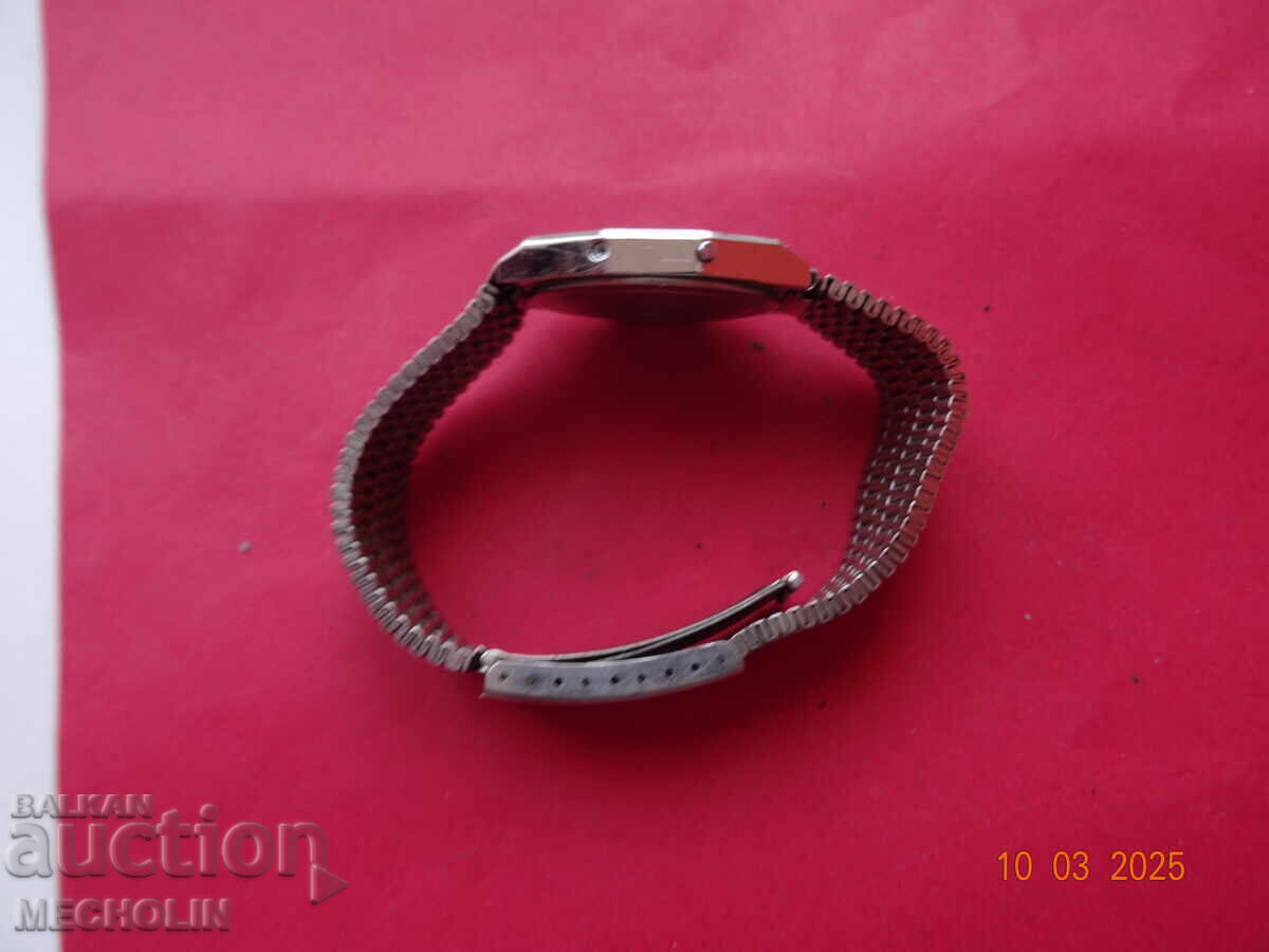 COLLECTOR'S RUSSIAN WATCH QUARTZ SIGNAL - 6 COLLECTOR'S RUSSIAN WATCH QUARTZ SIGNAL - 6