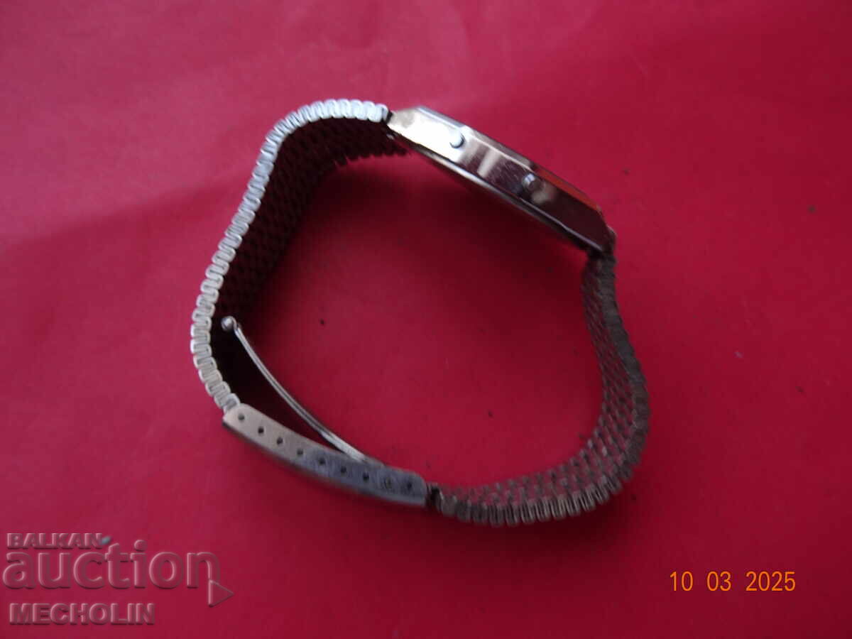 COLLECTOR'S RUSSIAN WATCH QUARTZ SIGNAL - 7 COLLECTOR'S RUSSIAN WATCH QUARTZ SIGNAL - 7