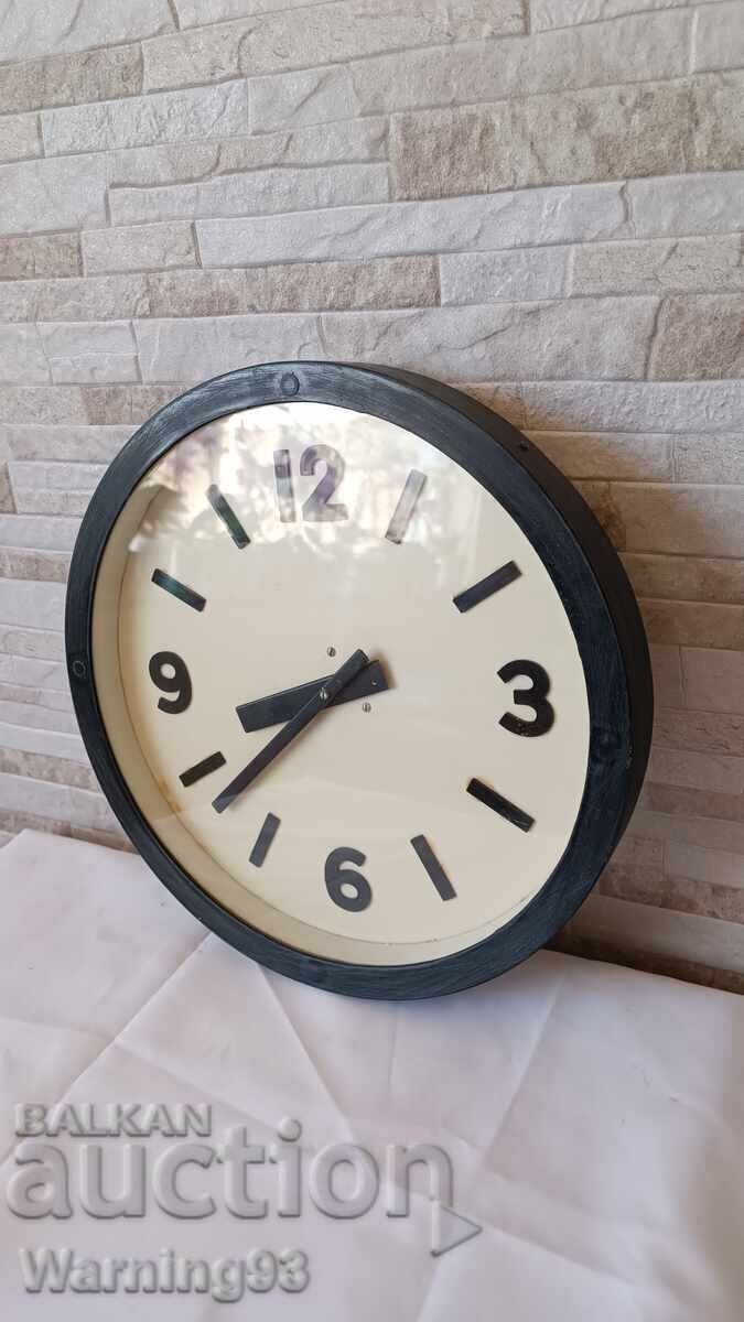 Delivery of Old wall clock - Radio-synchronized - 1970" - Bulgaria