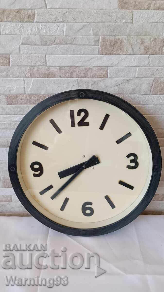 Ceas de perete vechi - Radiosincron - 1970" - Bulgaria Ceas de perete vechi - Radiosincron - 1970" - Bulgaria