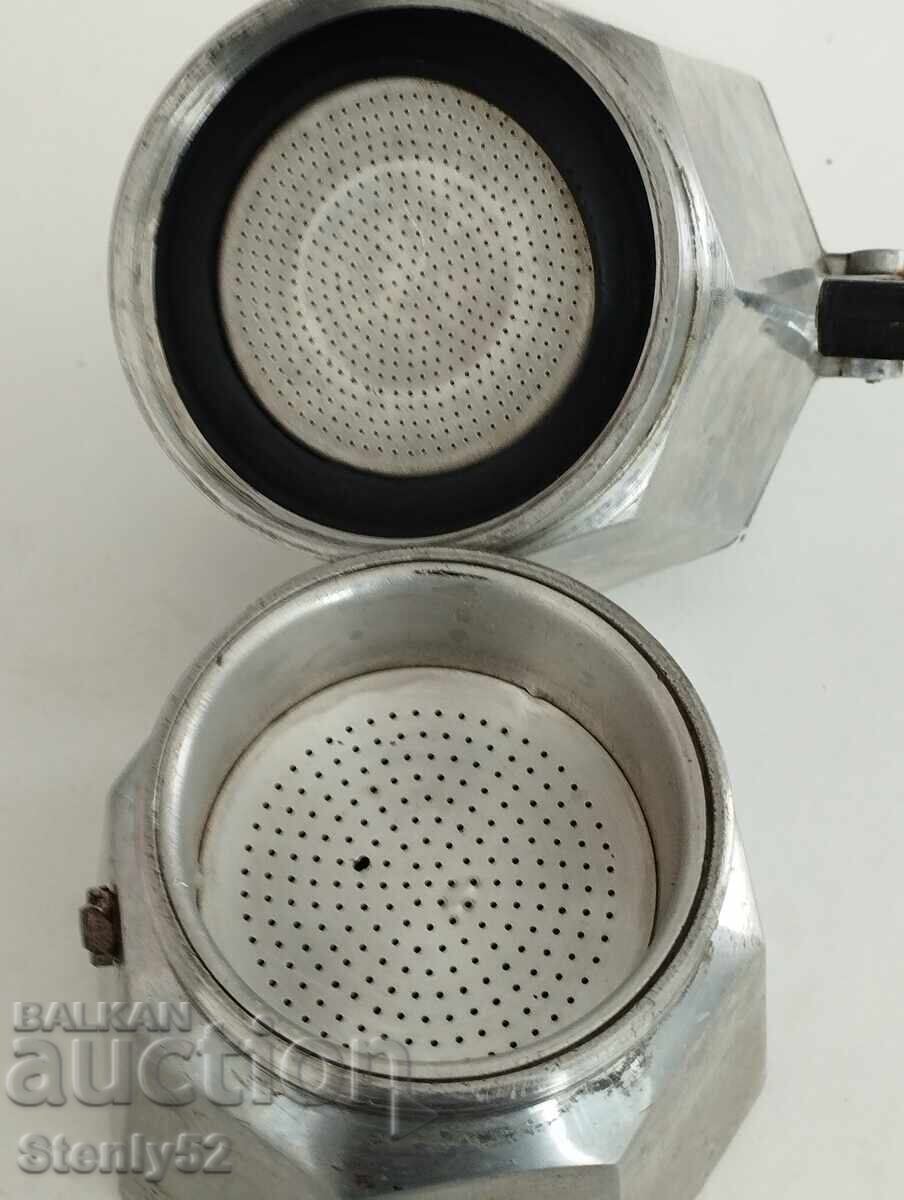 Auction Large coffee maker made of thick and heavy aluminum alloy Auction Large coffee maker made of thick and heavy aluminum alloy