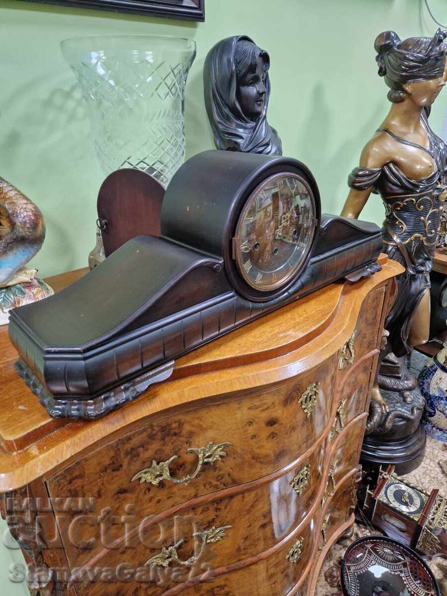 Голям антикварен колекционерски каминен часовник с цена € 187.13 | 365.99 лв.