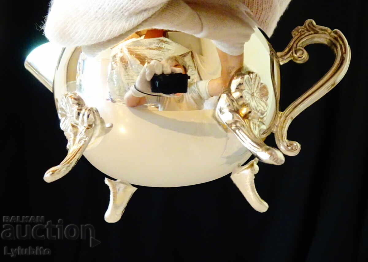 Delivery of Silver-plated brass pitcher, sauce boat Delivery of Silver-plated brass pitcher, sauce boat