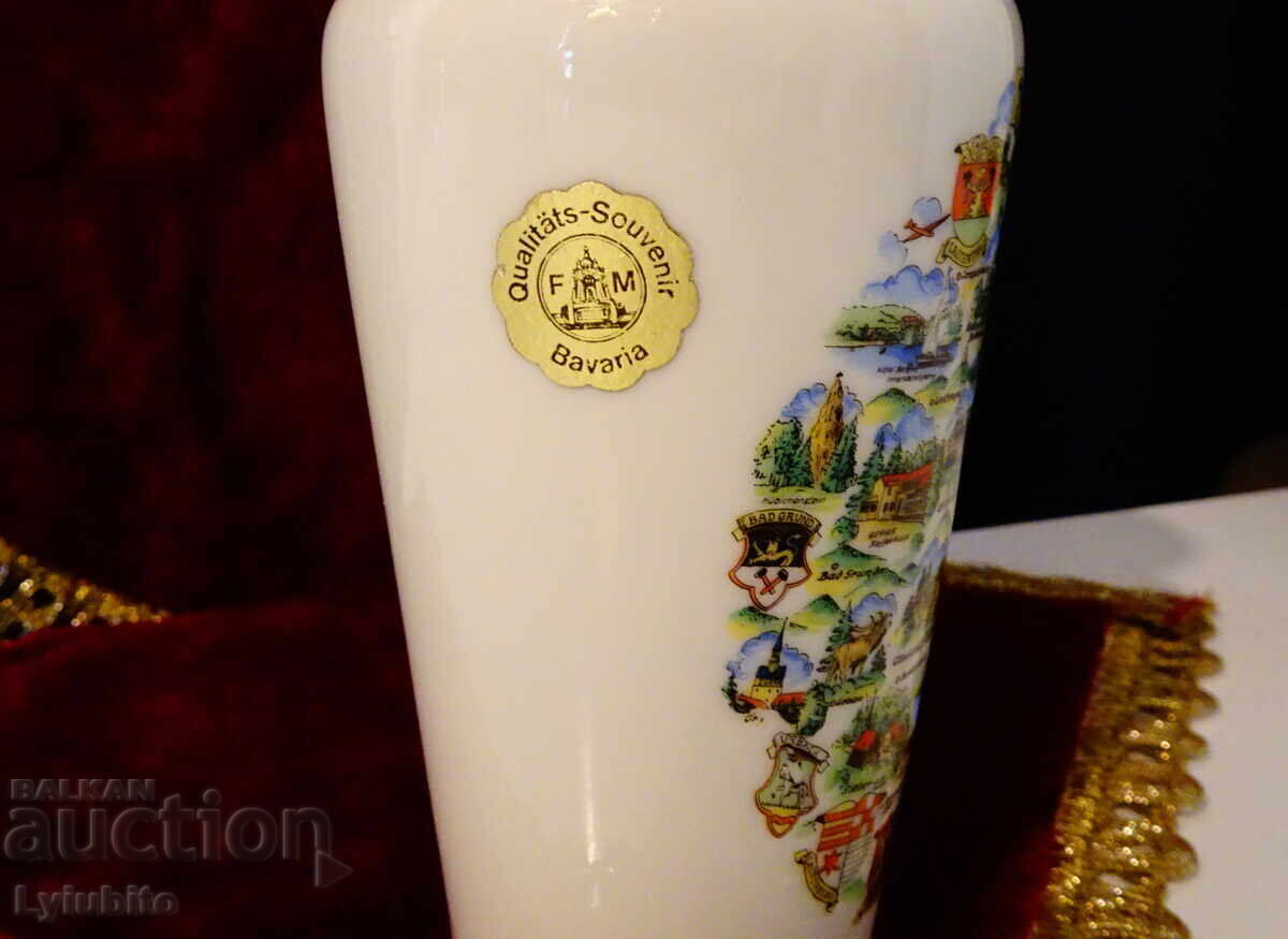 Delivery of Bavarian porcelain vase, gold, label Delivery of Bavarian porcelain vase, gold, label