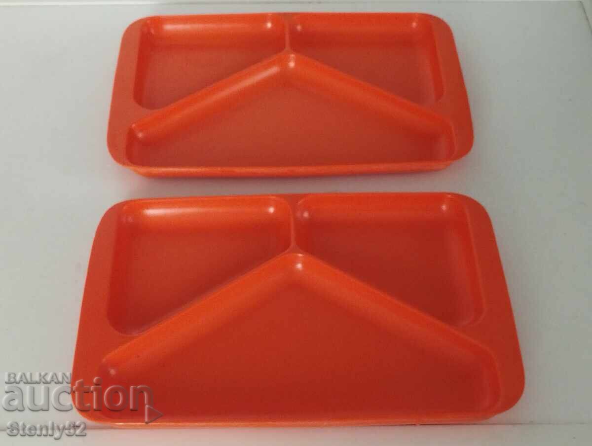 Thick plastic picnic tables with 3 compartments Thick plastic picnic tables with 3 compartments