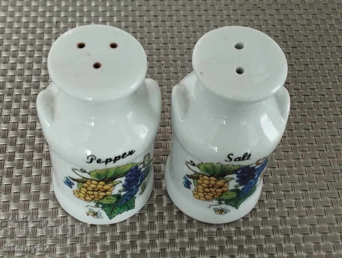 Porcelain salt and pepper shakers with price 10.00 BGN | € 5.11