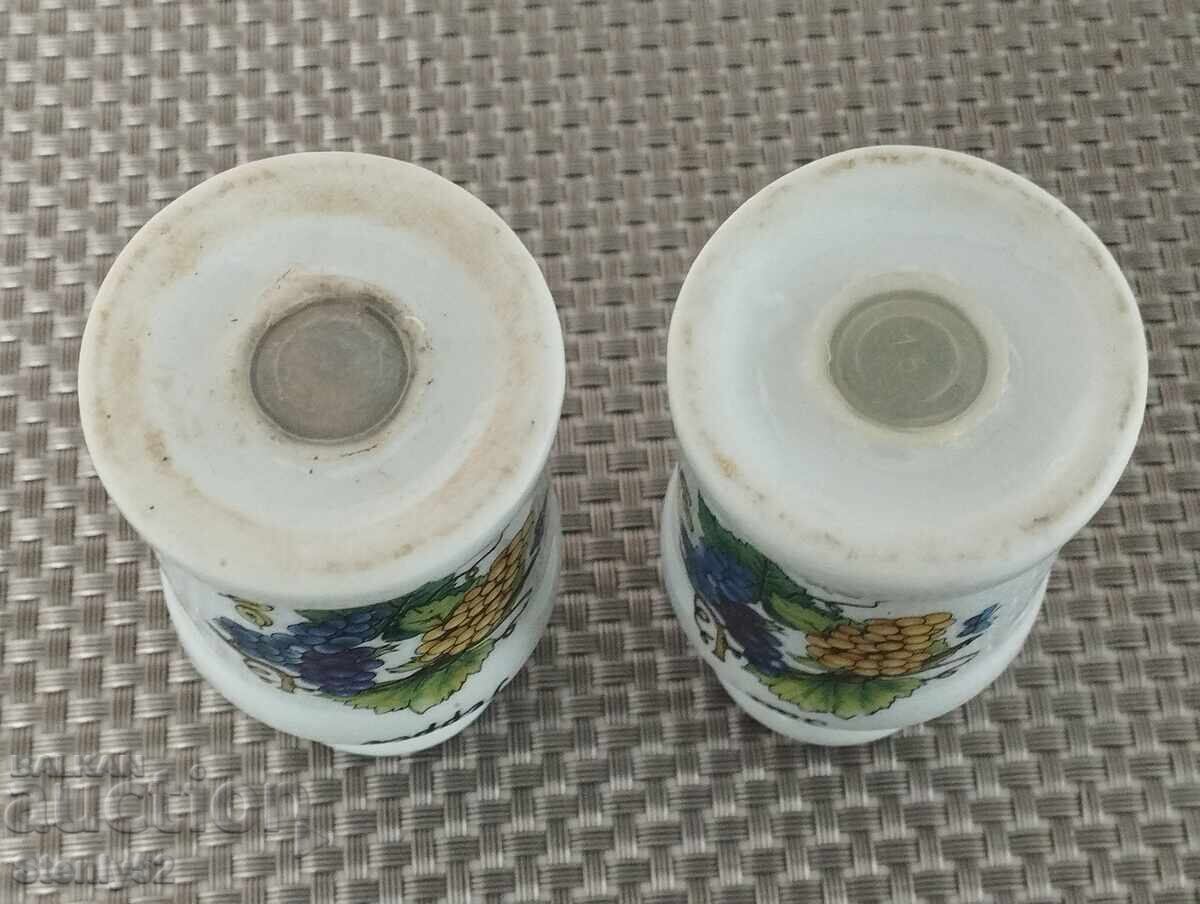 Auction  Porcelain salt and pepper shakers